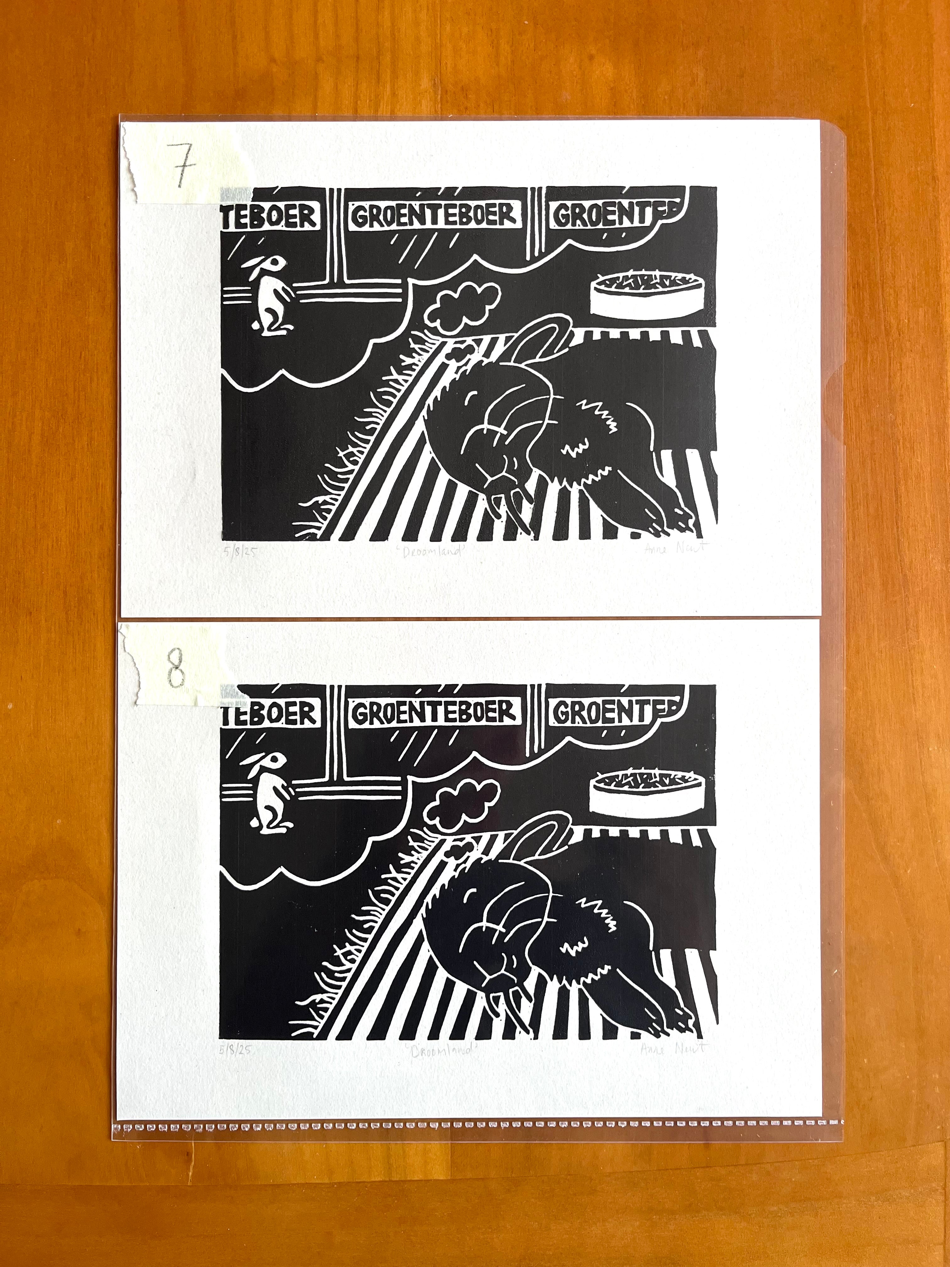 Lino print van tekening van dromend konijn door Anne Neuteboom cabaretier Anne Neut Boetiek