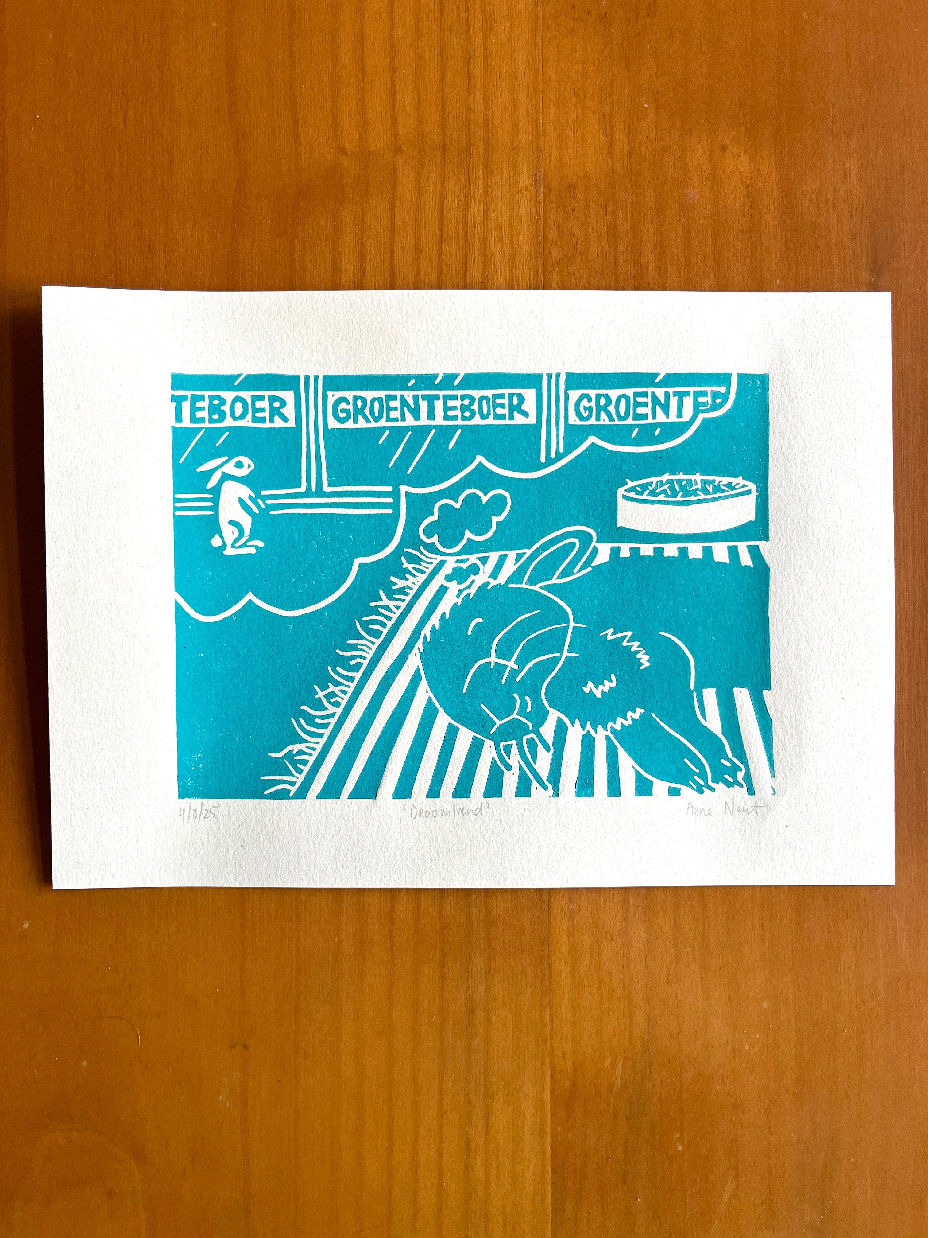 Lino print van tekening van dromend konijn door Anne Neuteboom cabaretier Anne Neut Boetiek