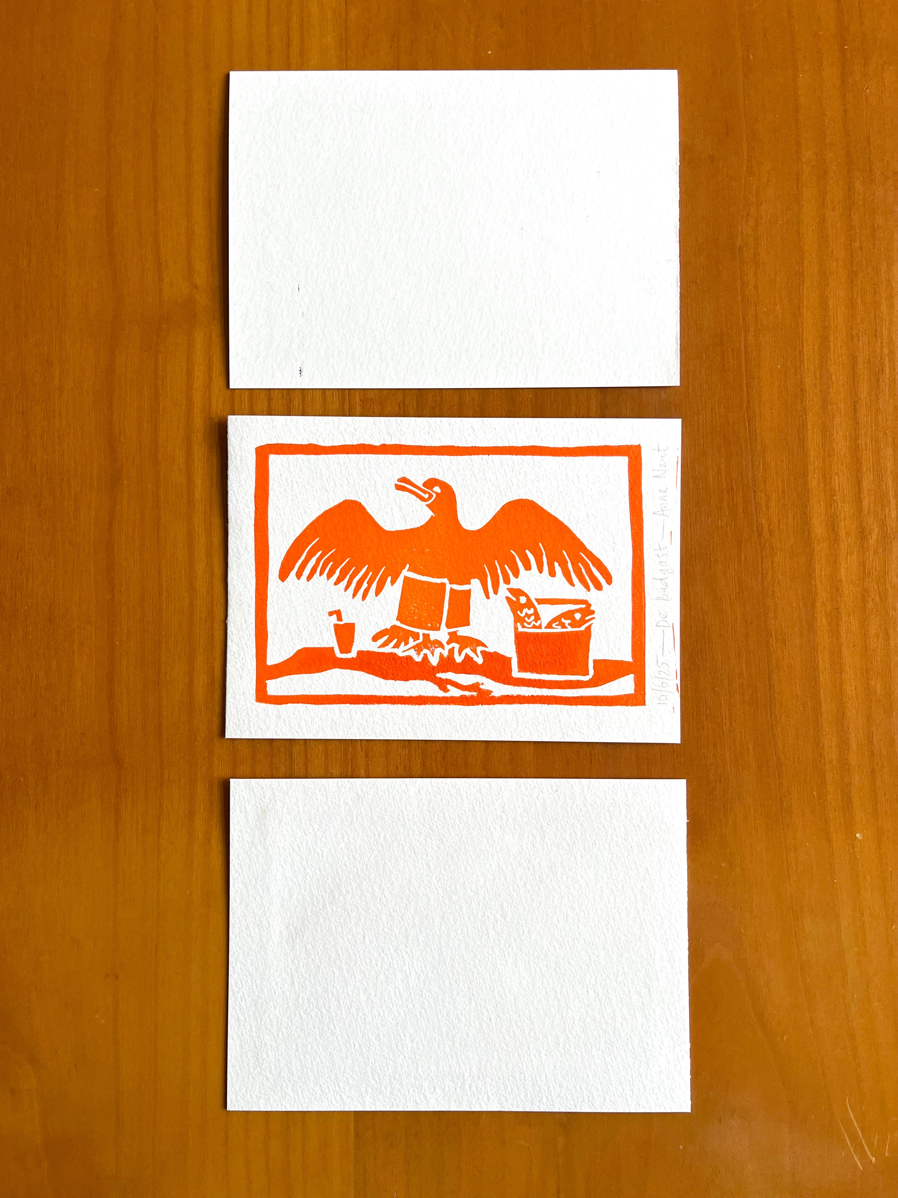 Kaart met blokdruk print van Aalscholver door Anne Neuteboom cabaretier Anne Neut Boetiek