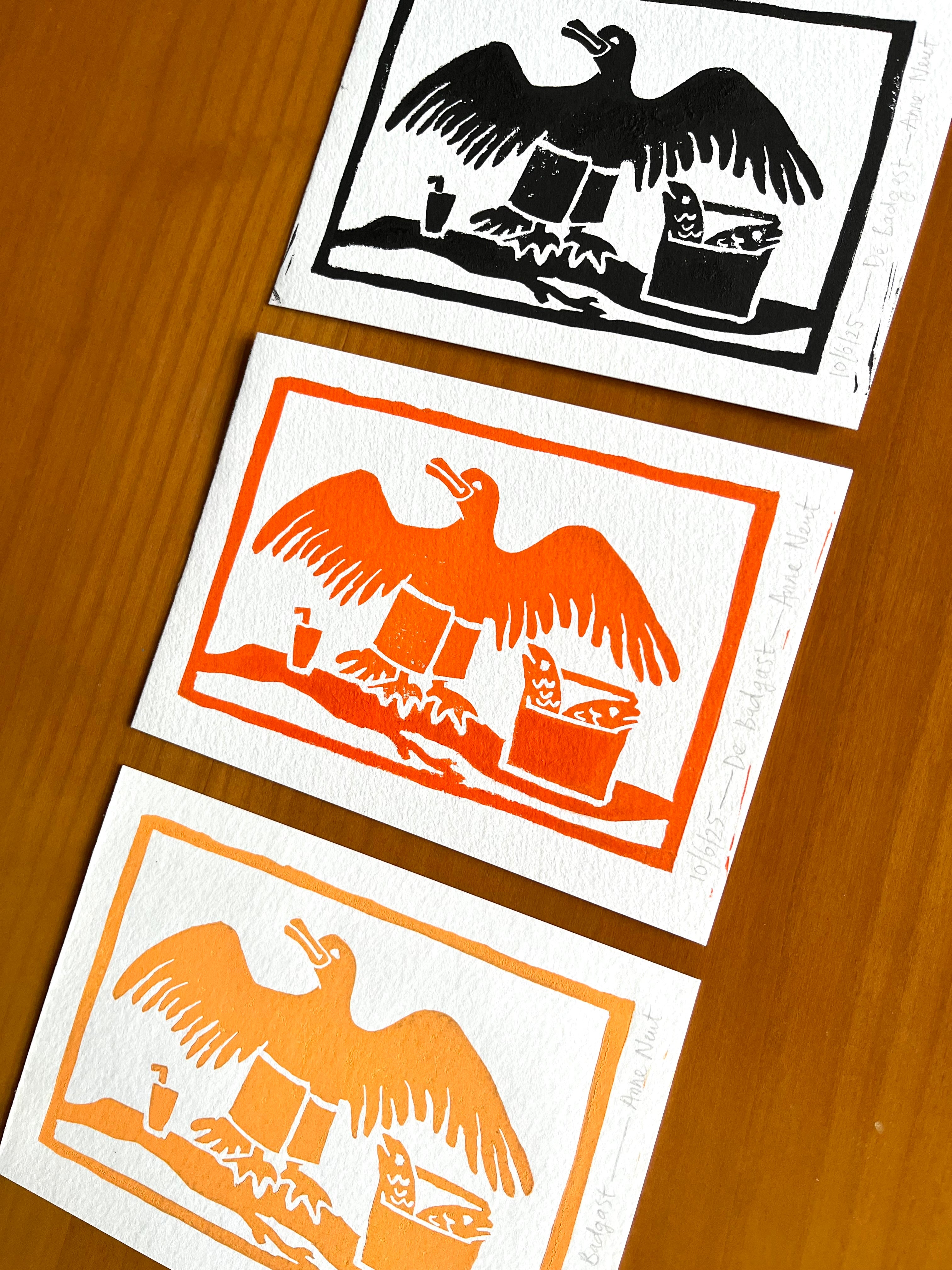 Kaart met blokdruk print van Aalscholver door Anne Neuteboom cabaretier Anne Neut Boetiek