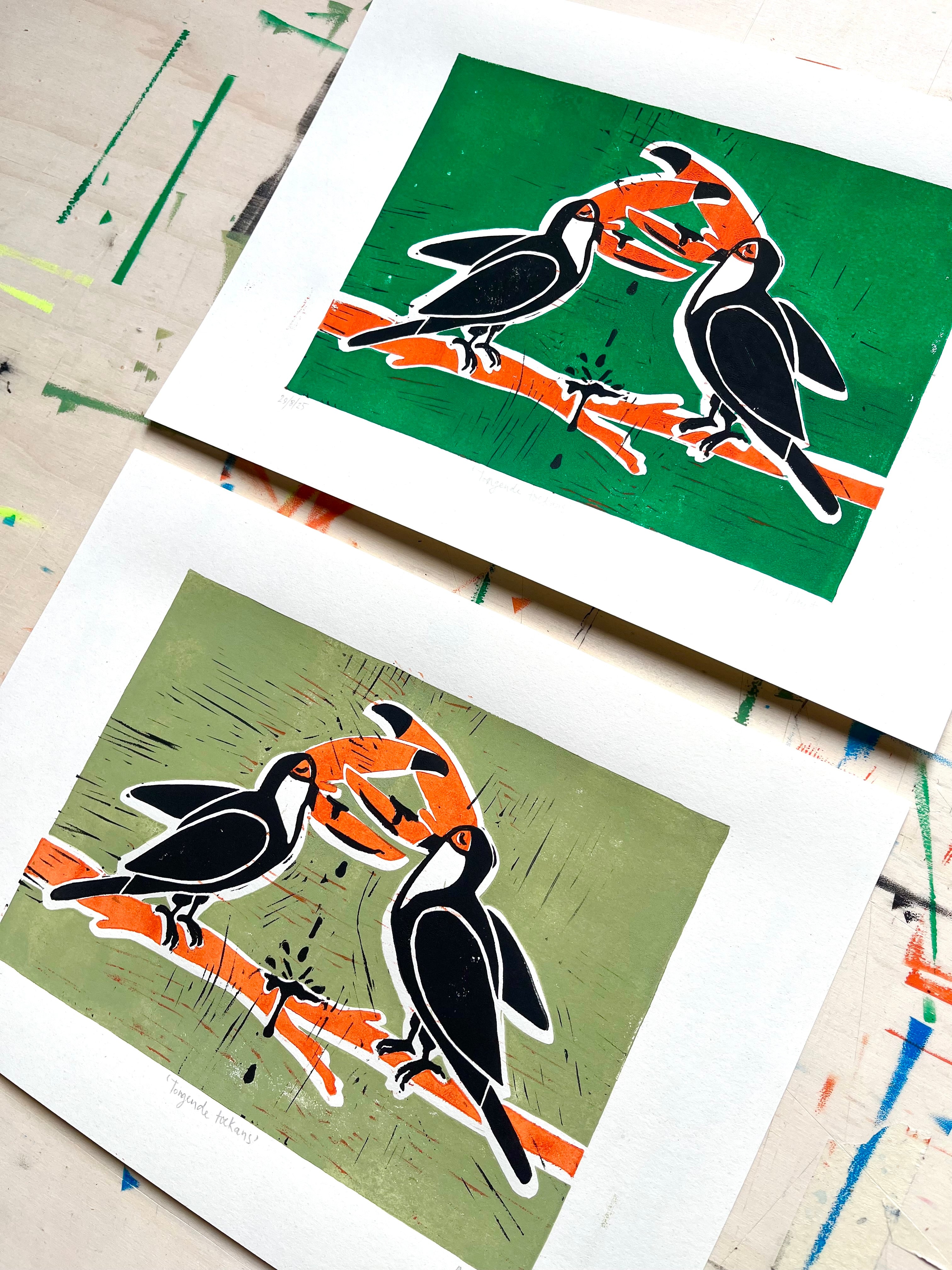 Handgemaakte linoprint door Anne Neuteboom cabaretier met tekening van tongende toekans Anne Neut Boetiek