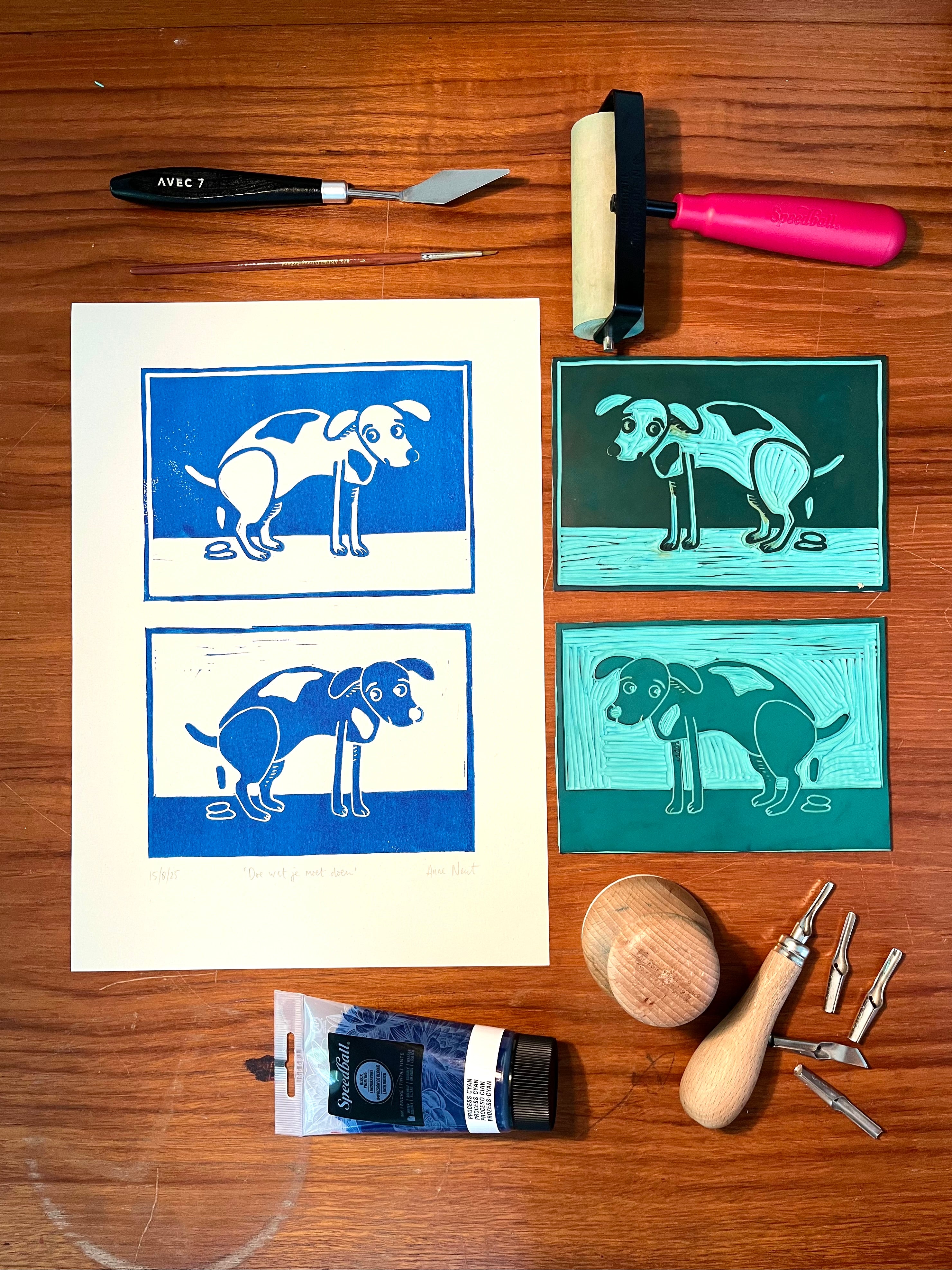 Linoprint plus materialen benodigdheden poepende hond Anne Neuteboom cabaretier Anne Neut Boetiek