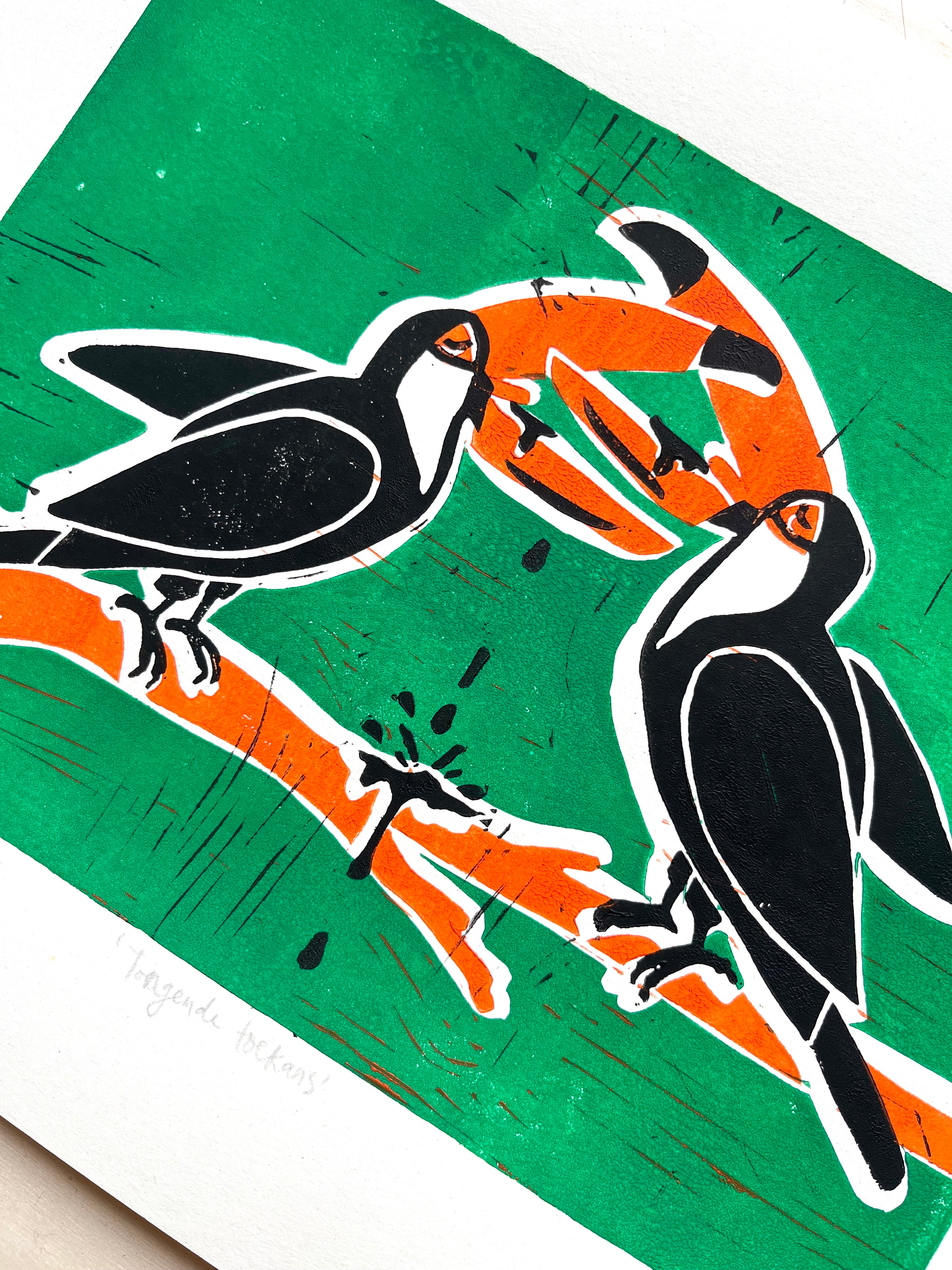 Handgemaakte linoprint door Anne Neuteboom cabaretier met tekening van tongende toekans Anne Neut Boetiek