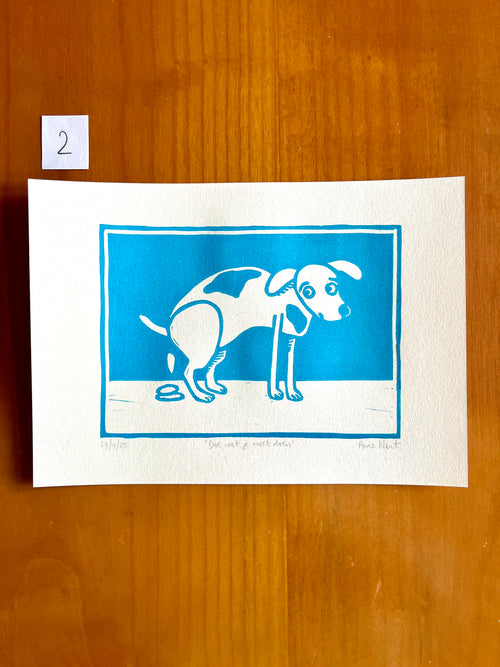 Linoprint van tekening van poepende hond door Anne Neuteboom cabaretier Anne Neut Boetiek