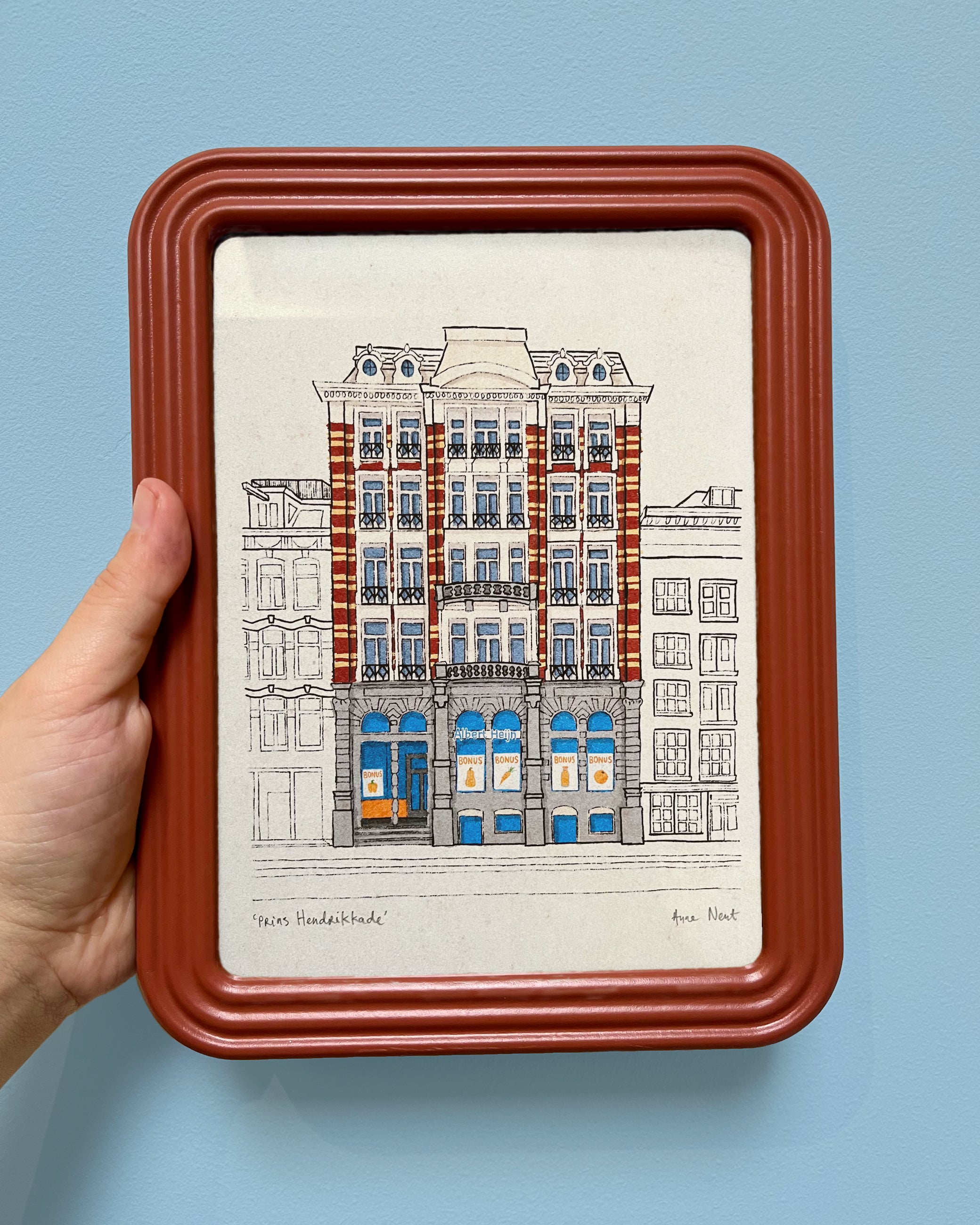 Tekening van supermarkt op de Prins Hendrikkade in Amsterdam door Anne Neuteboom cabaretier Anne Neut Boetiek