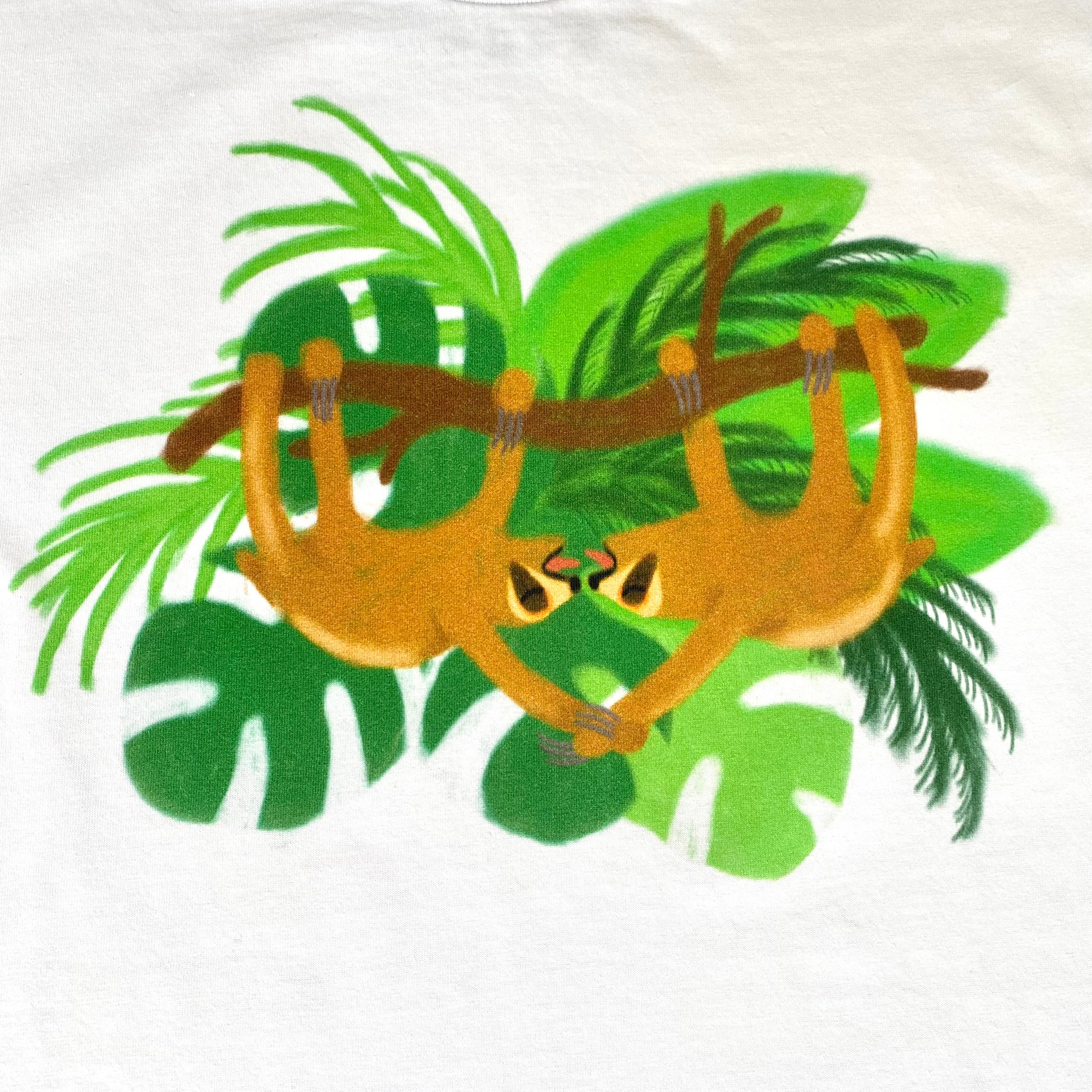 Shirt met tekening van tongende luiaards door Anne Neuteboom cabaretier Anne Neut Boetiek