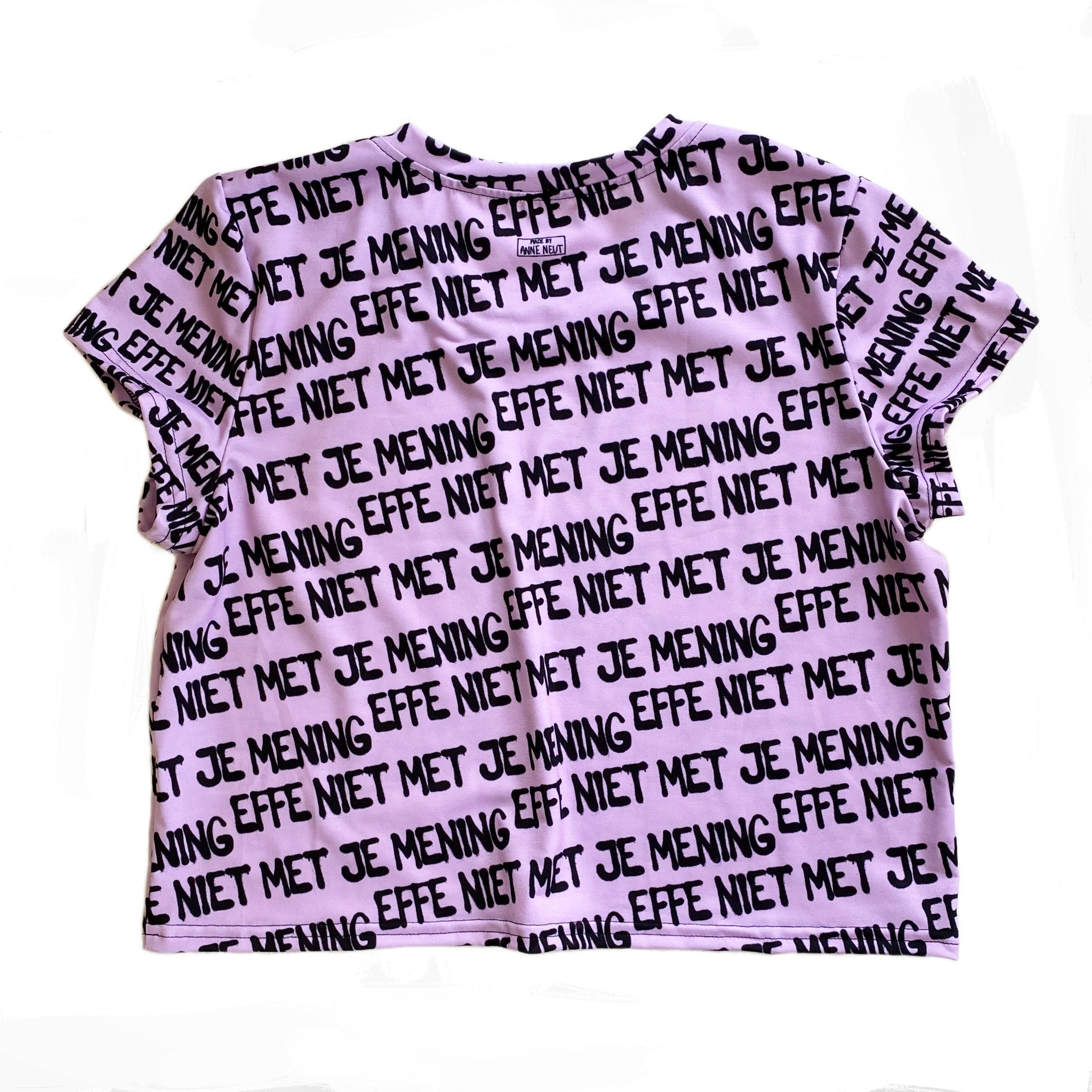 Crop top met tekst Effe niet met je mening door Anne Neuteboom cabaretier in Anne Neut Boetiek