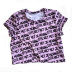 Crop top met tekst Effe niet met je mening door Anne Neuteboom cabaretier in Anne Neut Boetiek