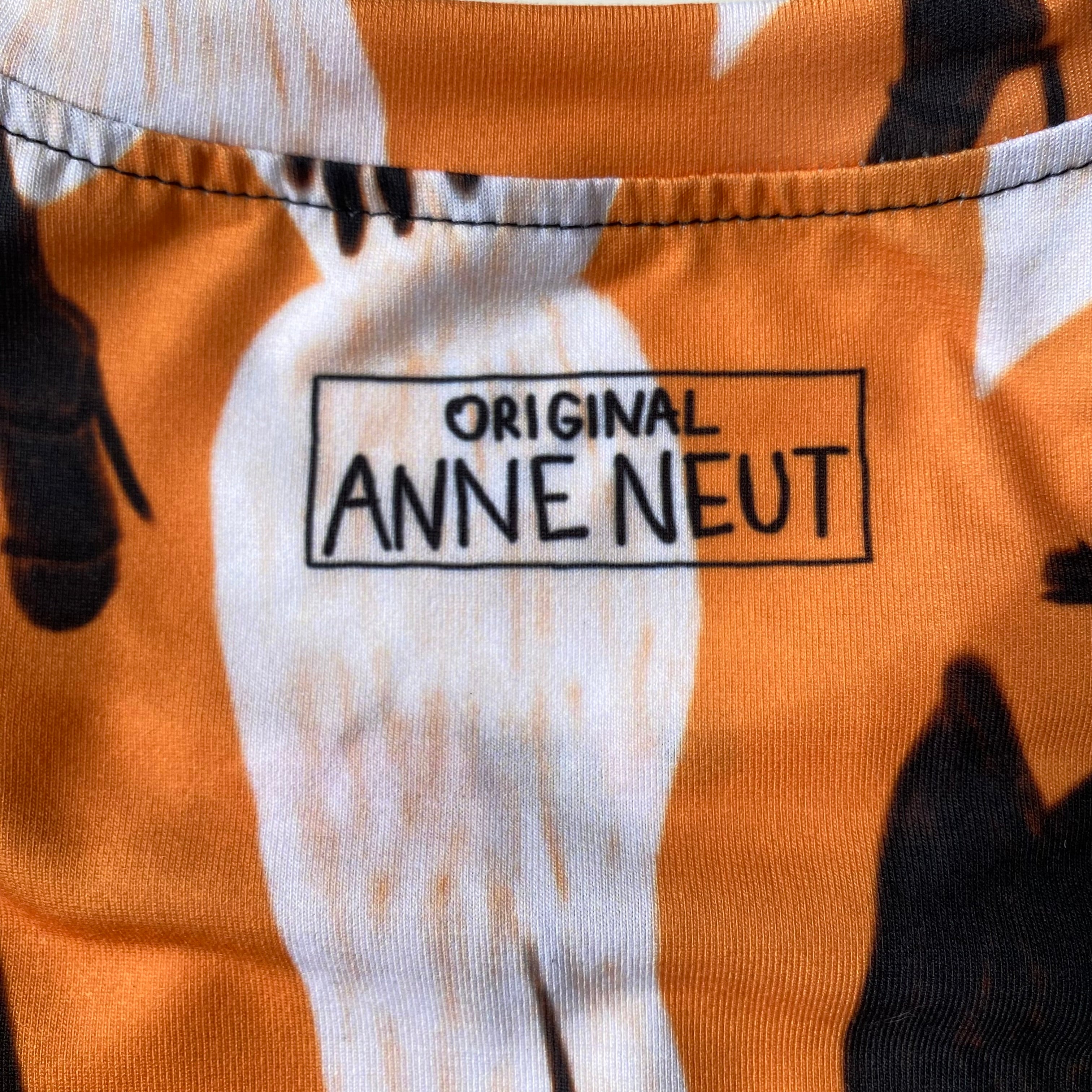 Crop shirt met tekening van glamour karper door Anne Neuteboom cabaretier in Anne Neut Boetiek