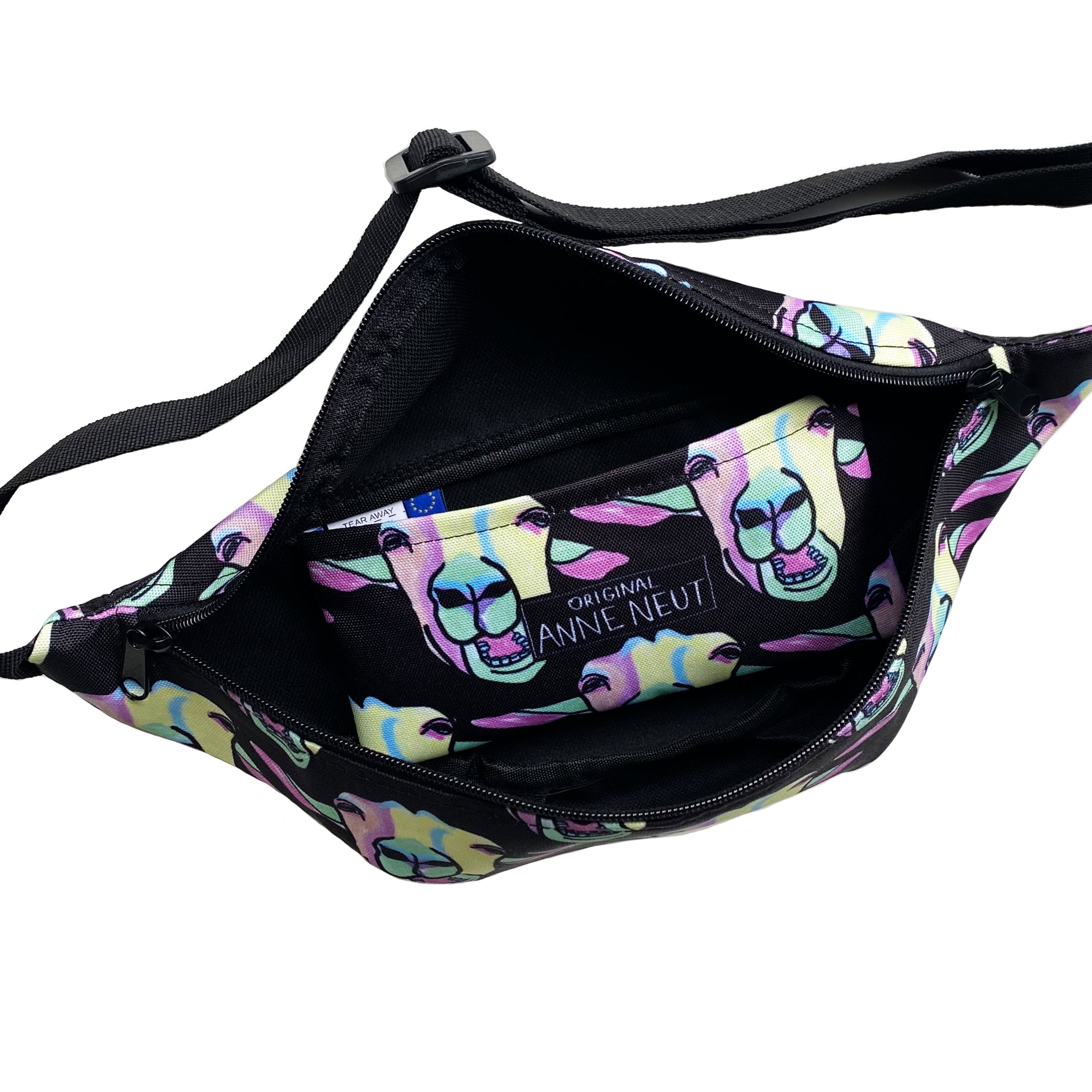 Fanny pack met tekening van geiten door Anne Neuteboom cabaretier in Anne Neut Boetiek