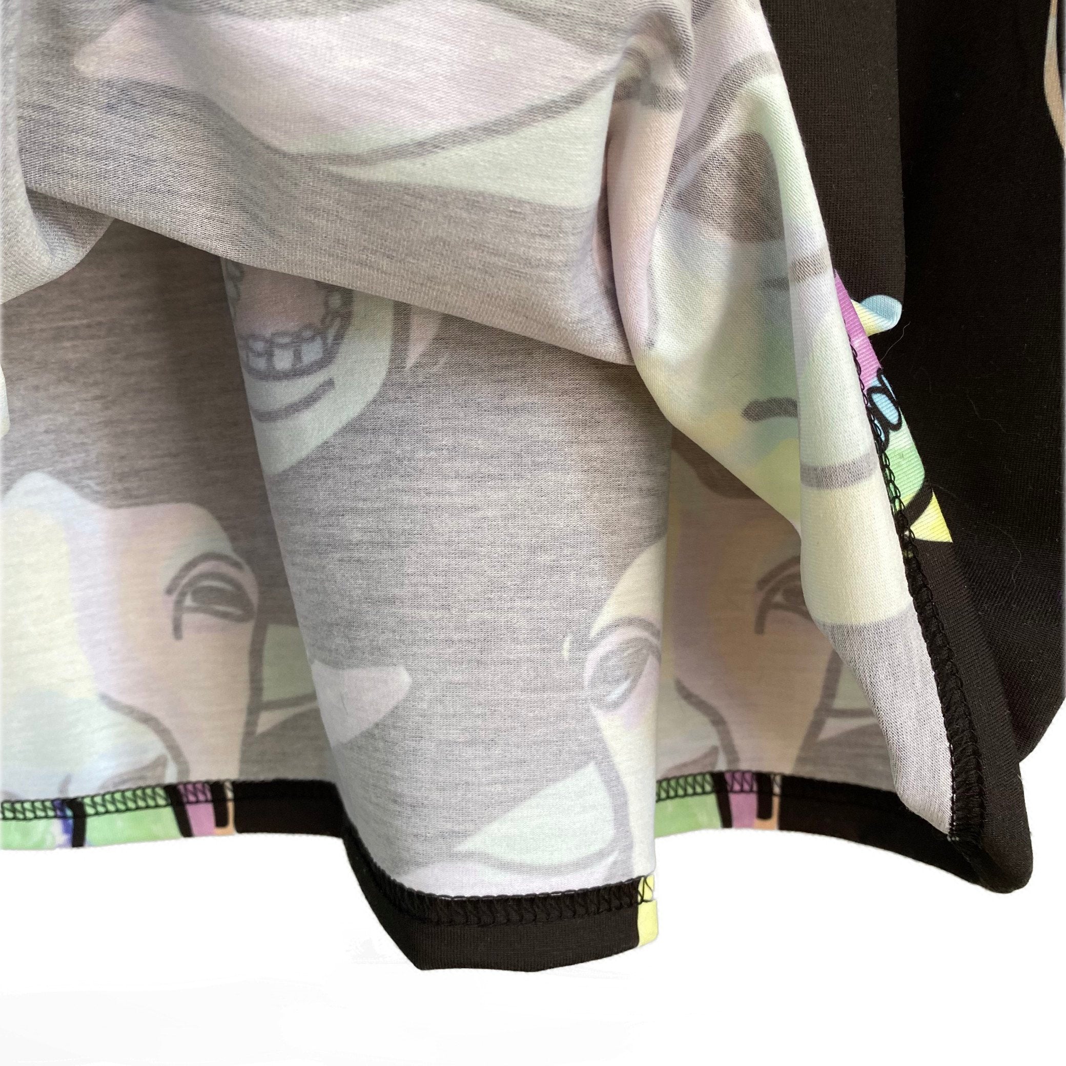 T-Shirt jurk met tekening van kauwende geiten door Anne Neuteboom cabaretier in Anne Neut Boetiek