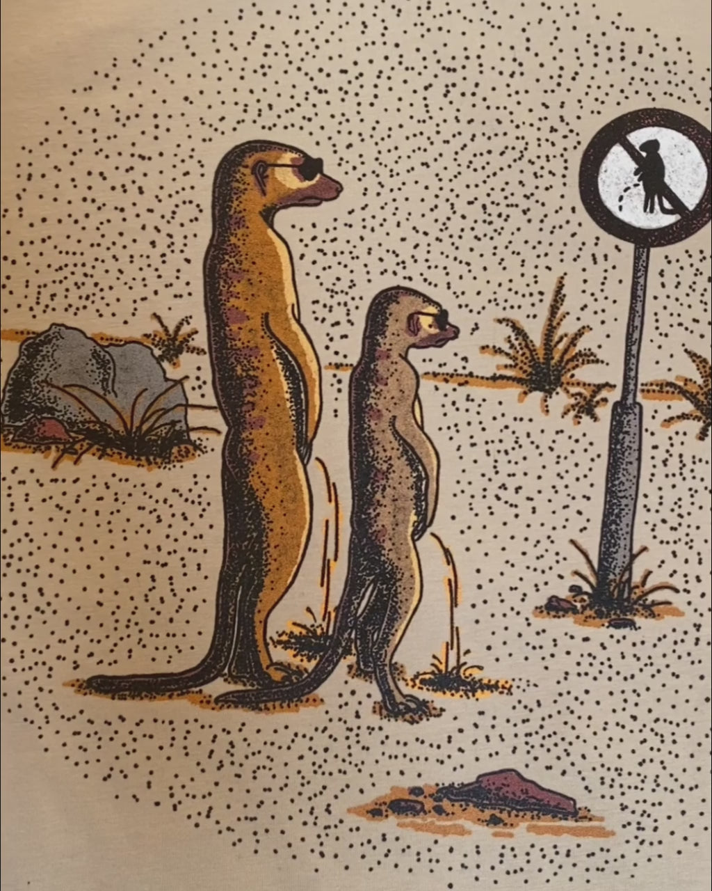 shirt met tekening van plassende stokstaartjes door Anne Neuteboom cabaretier Anne Neut Boetiek