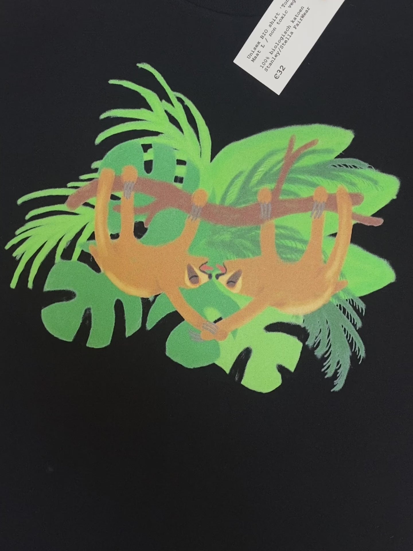 Shirt met tekening van tongende luiaards door Anne Neuteboom cabaretier Anne Neut Boetiek