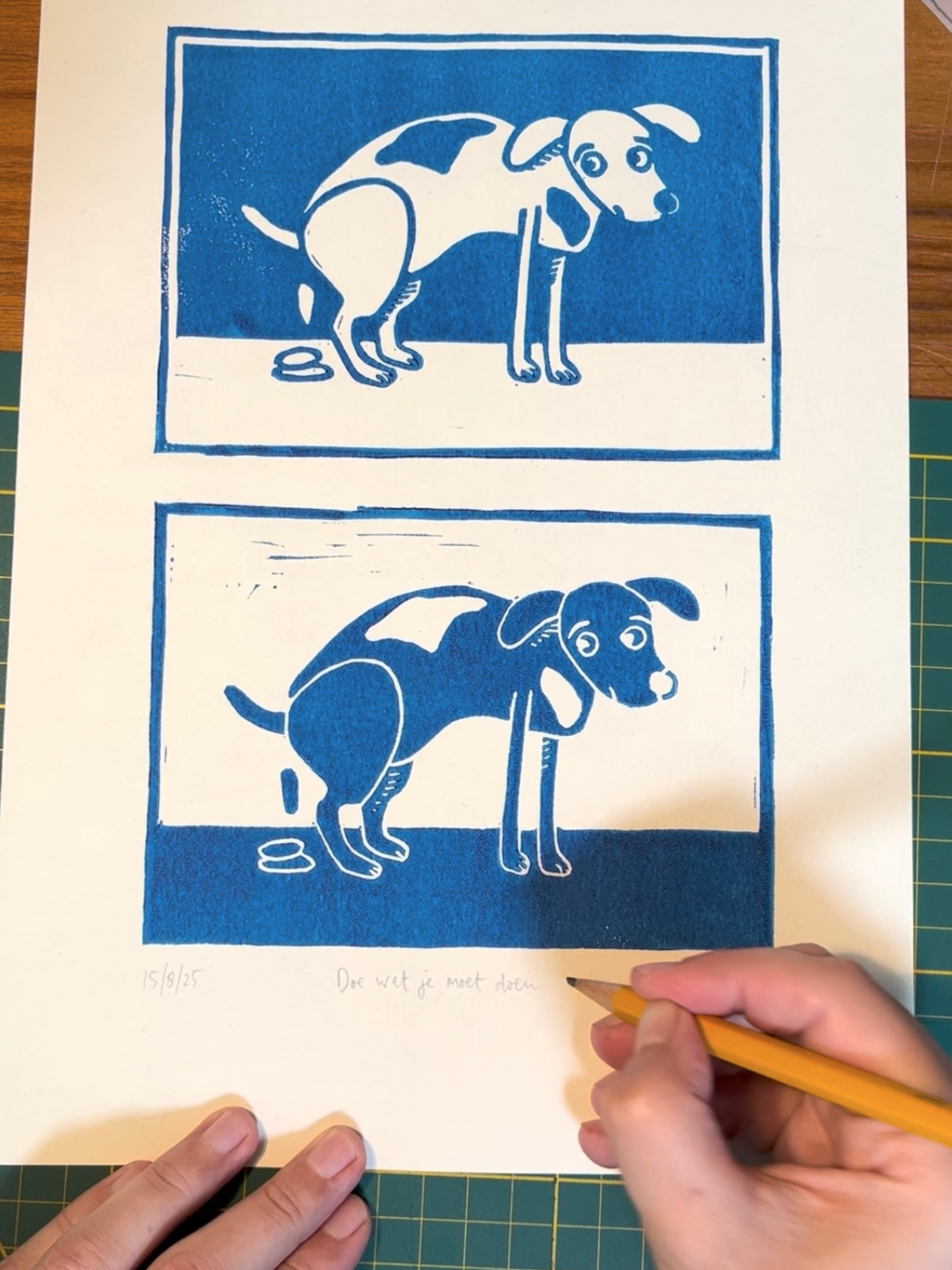 Linoprint van tekening van poepende hond door Anne Neuteboom cabaretier Anne Neut Boetiek