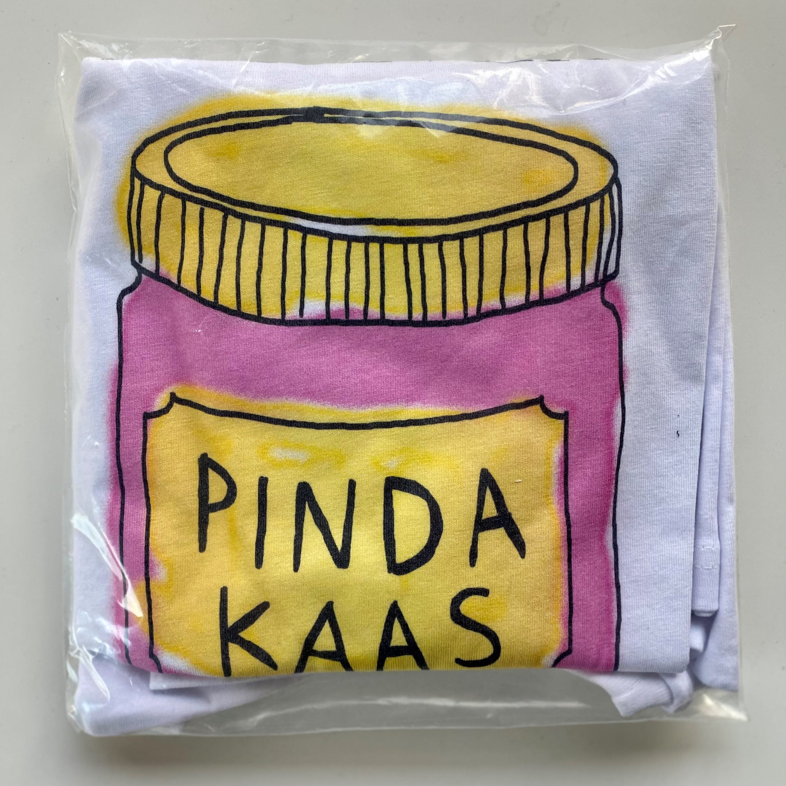 Shirt met tekening van pindakaas door Anne Neuteboom cabaretier in Anne Neut Boetiek
