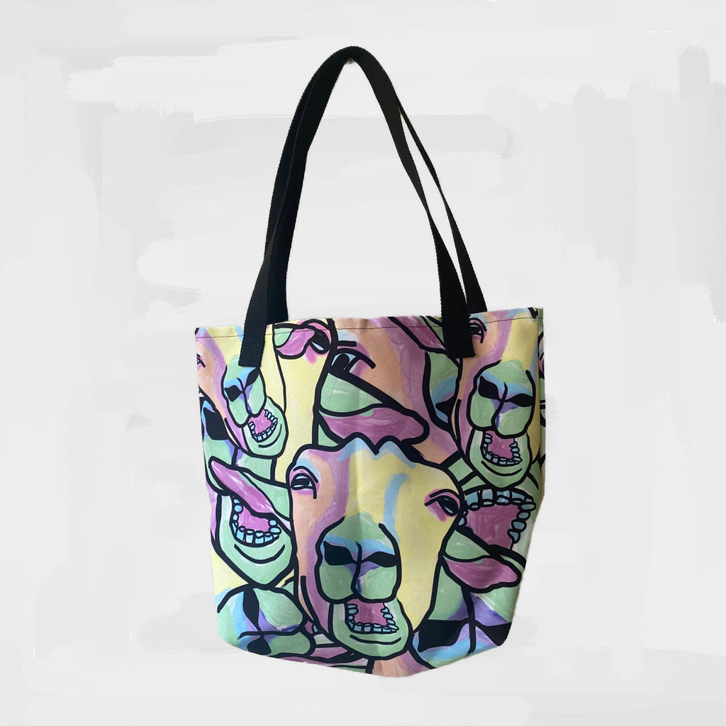 Tote bag met tekening van kauwende geiten door Anne Neuteboom cabaretier in Anne Neut Boetiek