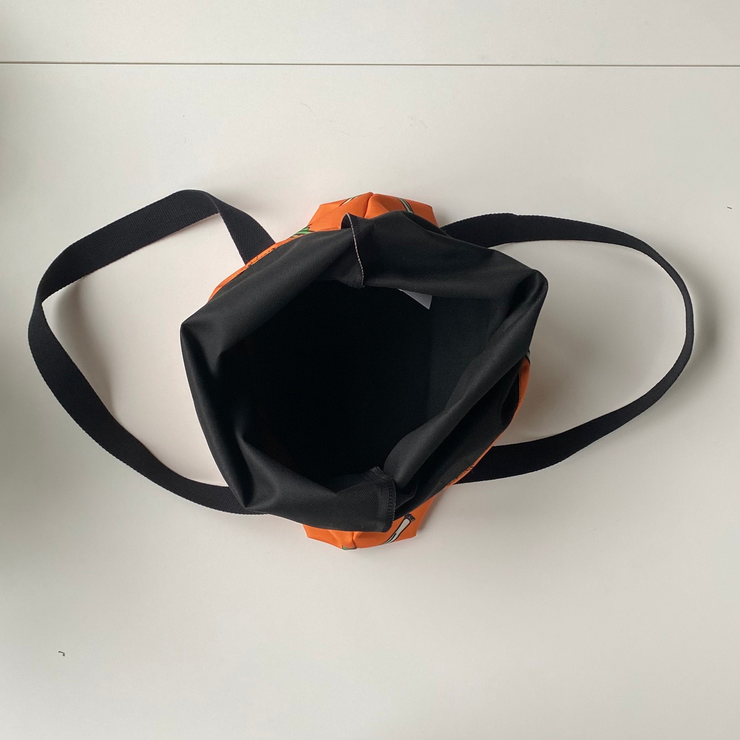 Tote bag met tekening van prei door Anne Neuteboom cabaretier in Anne Neut Boetiek