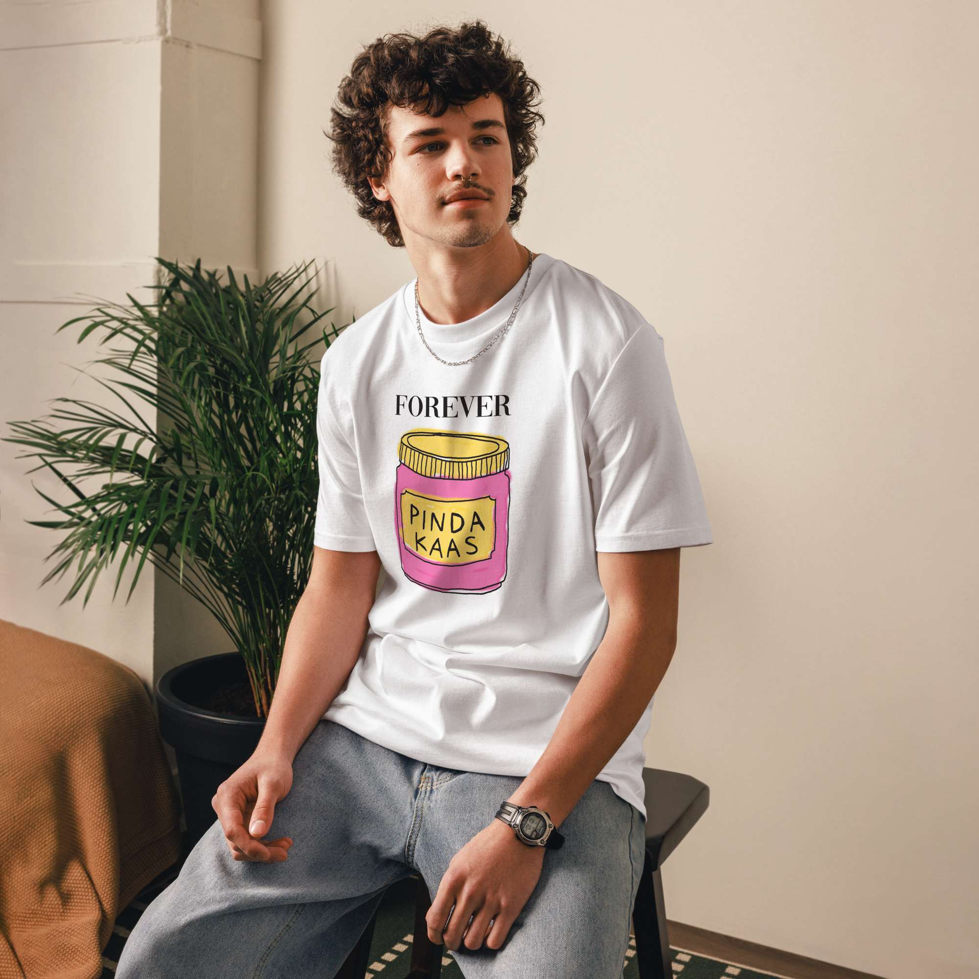 Shirt met tekening van pindakaas door Anne Neuteboom in Anne Neut Boetiek