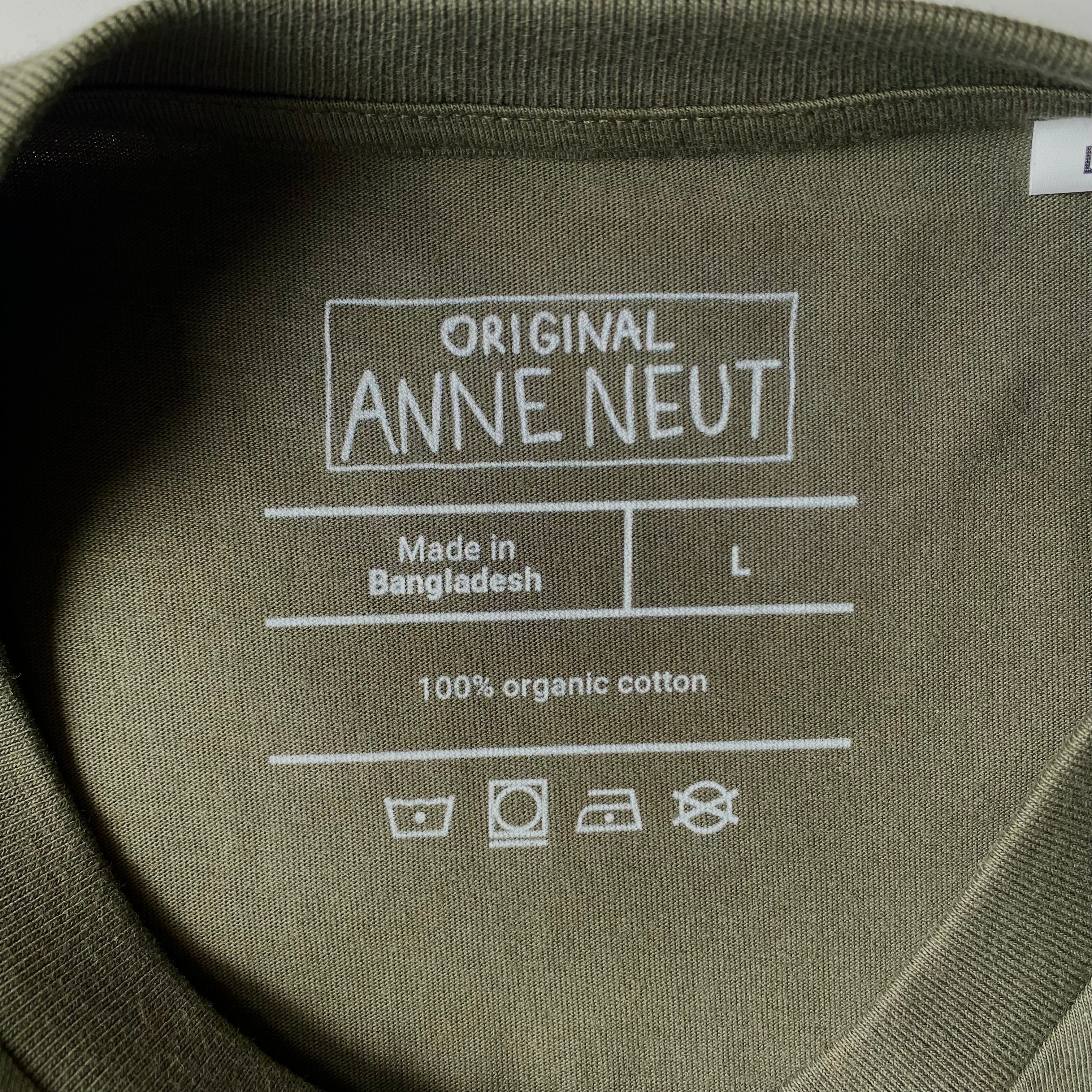 Shirt met tekening van snavelende vogels door Anne Neuteboom cabaretier in Anne Neut Boetiek