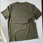 Shirt met tekening van tongende aapjes door Anne Neuteboom cabaretier in Anne Neut Boetiek