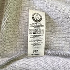 Sweater met borduurwerk van tekening van poepende hond door Anne Neuteboom cabaretier in Anne Neut Boetiek