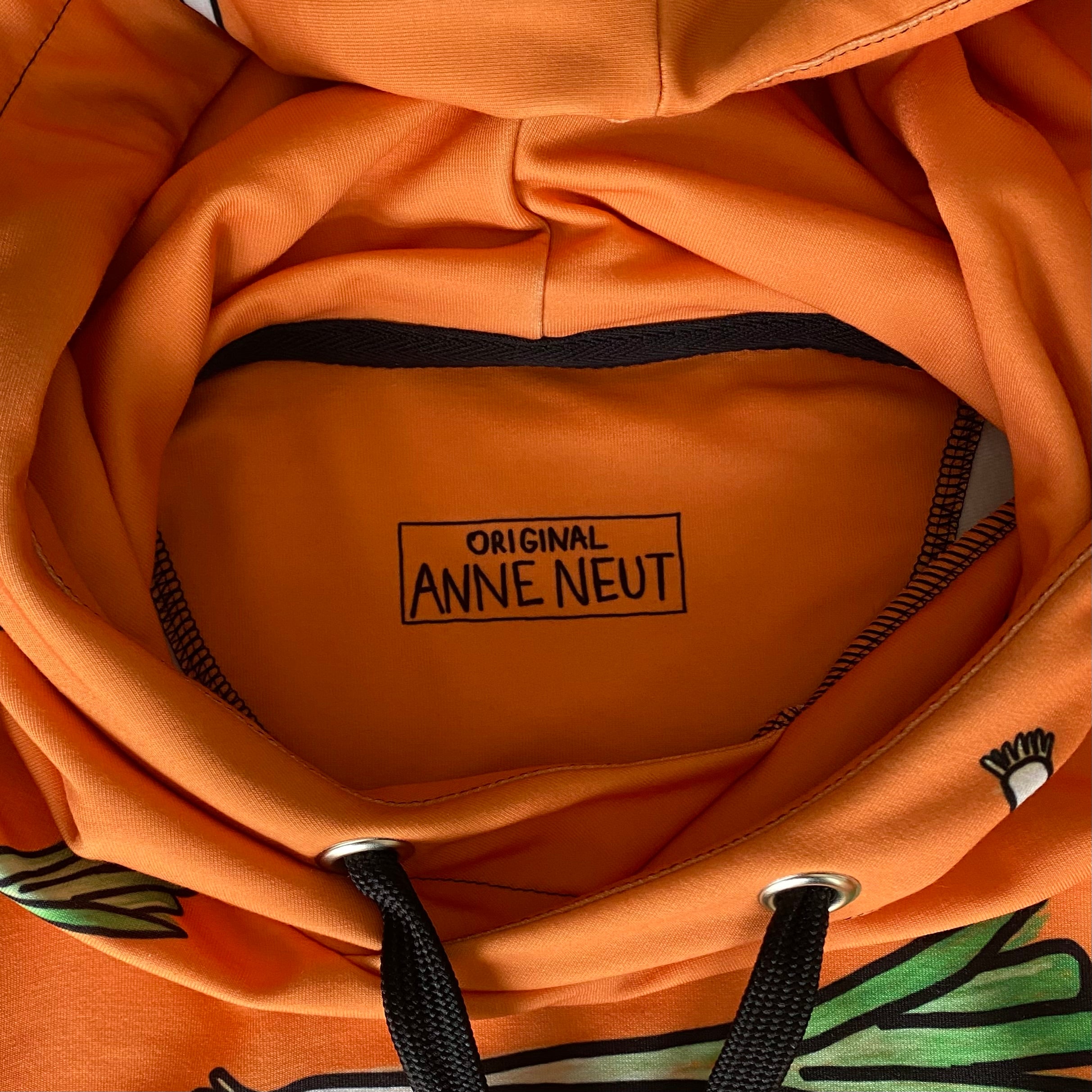 Unisex hoodie met tekening van prei door Anne Neuteboom cabaretier in Anne Neut Boetiek